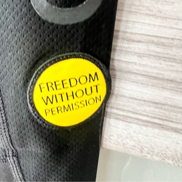 New. Unbridled compression pants - Picture 10 of 12